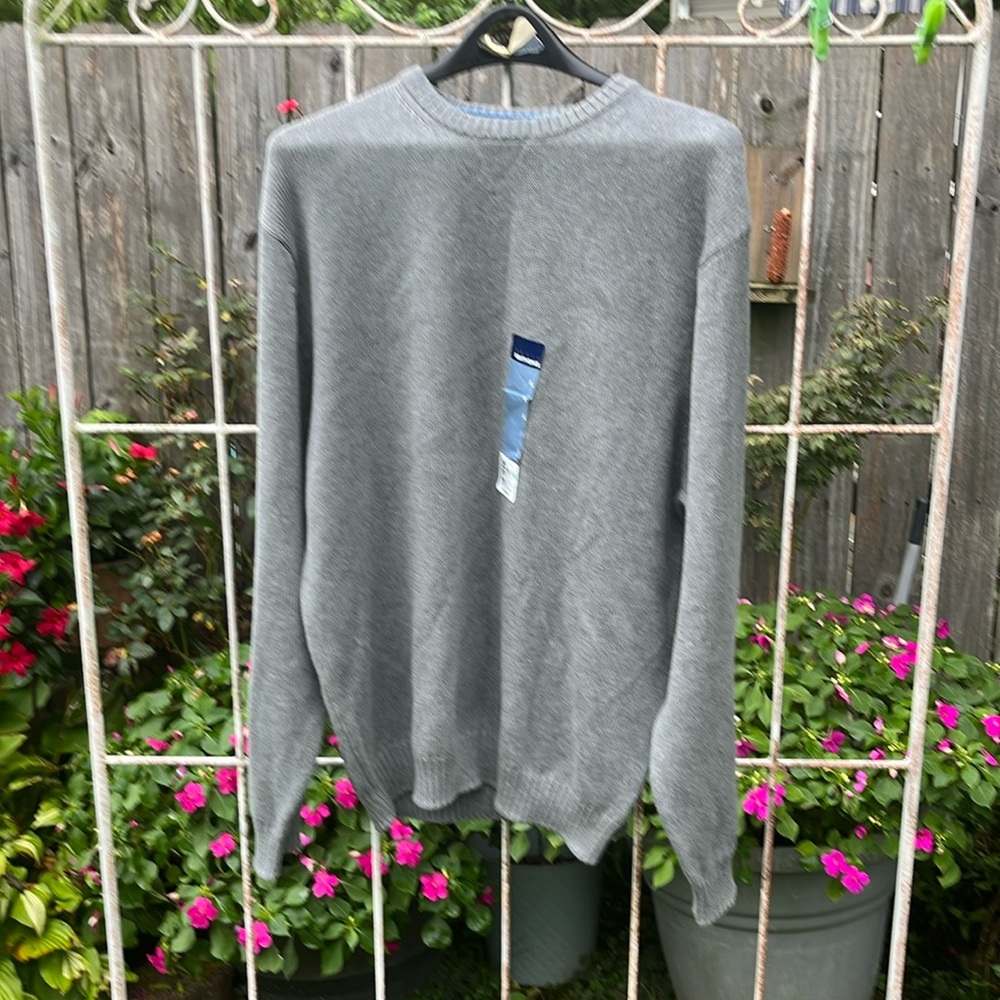 Basic Edition men’s gray sweater, NWT, size large. Get ready for fall